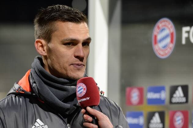 v.li.: Trainer Thomas Wörle (Coach Thomas Woerle, FC Bayern München, FCB) beim Interview, TV, Fernsehen, Mikrofon Einzelbild, Aktion, Action Porträt, Portrait, Fussball, UEFA Women s Champions League, FC Bayern München - FK Rossiyanka, xslx