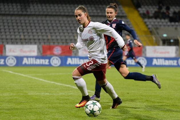 v.li.: Sara Ilonka Däbritz (Sara Daebritz, FC Bayern München, FCB, 33) Anna KOZHNIKOVA (FK Rossiyanka, Rossijanka, 3) im Zweikampf, Duell, duel, tackle, Dynamik, Action, Aktion, Fussball, UEFA Women s Champions League, FC Bayern München - FK Rossiyanka, xslx