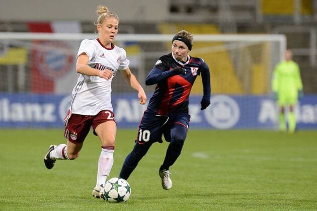 v.li.: Leonie Maier (FC Bayern München, FCB, 20) Elena TEREKHOVA (FK Rossiyanka, Rossijanka, 10) im Laufduell, Zweikampf, Duell, duel, tackle, Dynamik, Action, Aktion, Fussball, UEFA Women s Champions League, FC Bayern München - FK Rossiyanka, xslx