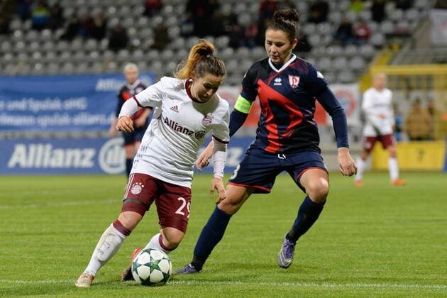 v.li.: Nicole Rolser (FC Bayern München, FCB, 29) Anna KOZHNIKOVA (FK Rossiyanka, Rossijanka, 3) im Zweikampf, Duell, duel, tackle, Dynamik, Action, Aktion, Fussball, UEFA Women s Champions League, FC Bayern München - FK Rossiyanka, xslx