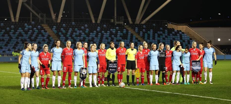 Manchester City Women with Brondby IF before the Champions League last 16 tie, first leg between Manchester City Women and Brondby IF at the Academy Stadium. Photo credit should read: Lynne Cameron Sportimage EDITORIAL USE ONLY. No use with unauthorised audio, video, data, fixture lists, club league logos or live services. Online in-match use limited to 120 images, no video emulation. No use in betting, games or single club league player publications.
