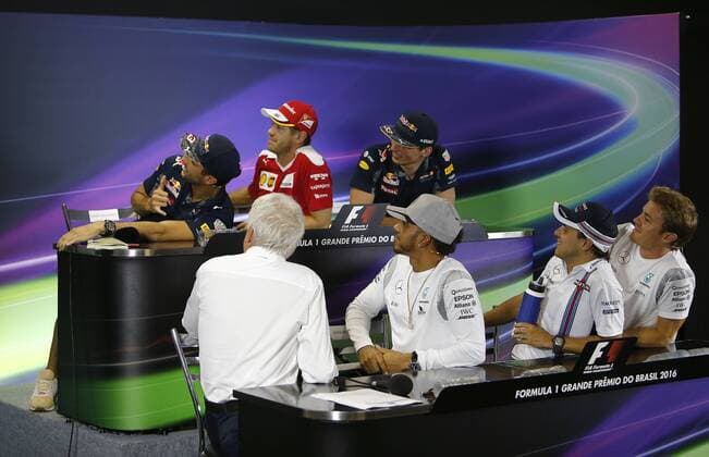Bilder des Tages - SPORT Formel 1, GP von Brasilien, Fahrer-Pressekonferenz Brazil Grand Prix Formula 1 2016 SÃO PAULO, SP - 10.11.2016: BRAZIL GRAND PRIX FORMULA 1 2016 - Pilots make photo with Felipe Massa told a news conference the Brazil Grand Prix Formula 1 in 2016 held at the Interlagos Circuit on the morning of Thursday. (Photo: Rodolfo Buhrer La Imagem Fotoarena) x1228120x  RodolfoxBuhrer