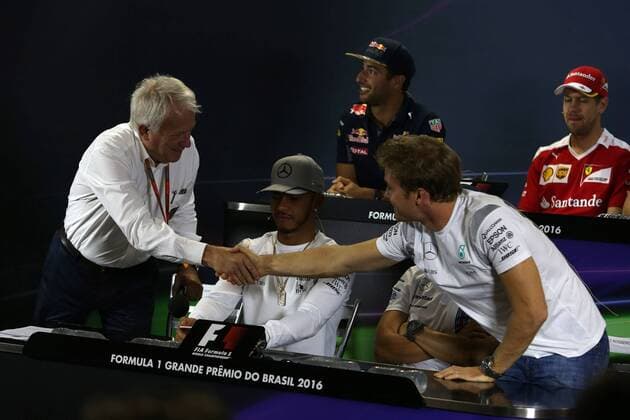 Brazilian Grand Prix, Sao Paulo 10 - 13 November 2016 10.11.2016 - press conference PK Pressekonferenz Charlie Whiting (GBR), Race director and safety delegate shakes hand with Nico Rosberg (GER) Mercedes AMG F1 W07 Hybrid 