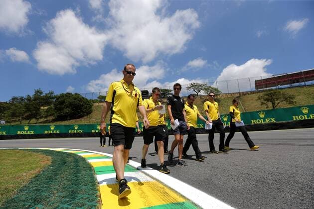 Brazilian Grand Prix, Sao Paulo 10 - 13 November 2016 10.11.2016 - Jolyon Palmer (GBR) Renault F1 Team RS16 