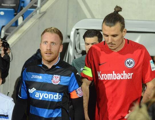 10.11.2016, xhbx, Fussball Testspiel, Eintracht Frankfurt - FSV Frankfurt, emspor v.l. Patrick Ochs (FSV Frankfurt), Alexander Alex Meier (Eintracht Frankfurt) Frankfurt am Main