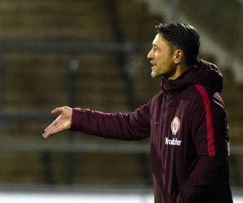 10.11.2016, xhbx, Fussball Testspiel, Eintracht Frankfurt - FSV Frankfurt, emspor v.l.Trainer Niko Kovac (Eintracht Frankfurt) gibt Anweisungen, gestikuliert, mit den Armen gestikulieren gives instructions, gesticulate. Frankfurt am Main