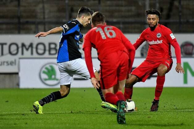 10.11.2016, xfux, Fussball Testspiel, Eintracht Frankfurt - FSV Frankfurt, emspor v.l. Kader Catagay (FSV Frankfurt), Michael Hector (Eintracht Frankfurt) Frankfurt am Main