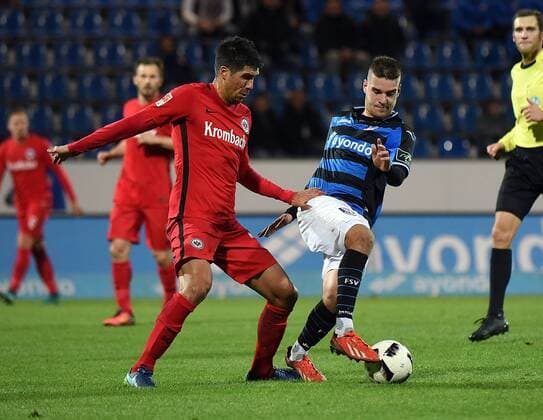 10.11.2016, xhbx, Fussball Testspiel, Eintracht Frankfurt - FSV Frankfurt, emspor v.l. Slobodan Medojevic (Eintracht Frankfurt), Fabian Graudenz (FSV Frankfurt) Frankfurt am Main