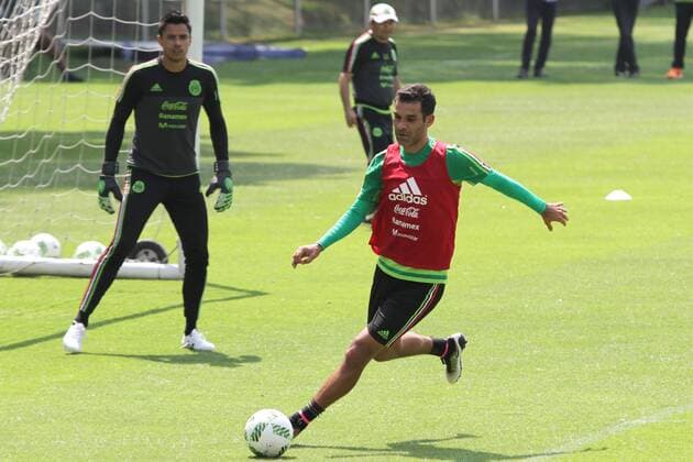 November 10, 2016 - Mexico - EUM20161110DEP01.JPG.CIUDAD DE MEXICO, Soccer-Futbol-Mexico.- La seleccion mexicana de futbol debutara la noche de manana viernes 11 de noviembre en el Hexagonal Final rumbo a Rusia 2018, el Tri visitara a EU, en Columbus, cancha de la cual no ha obtenido una victoria en los ultimos ciclos mundialistas. En la imagen el defensor Rafael Marquez.  - ZUMAu78 20161110 zaf u78 006