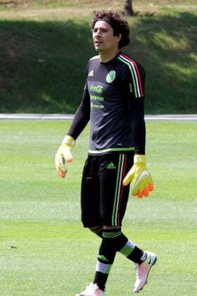 November 10, 2016 - Mexico - EUM20161110DEP03.JPG.CIUDAD DE MEXICO, SoccerFutbolMexico.- La seleccion mexicana de futbol debutara la noche de manana viernes 11 de noviembre en el Hexagonal Final rumbo a Rusia 2018, el Tri visitara a EU, en Columbus, cancha de la cual no ha obtenido una victoria en los ultimos ciclos mundialistas. En la imagen Guillermo Ochoa, portero del Tri.  - ZUMAu78 20161110 zaf u78 008