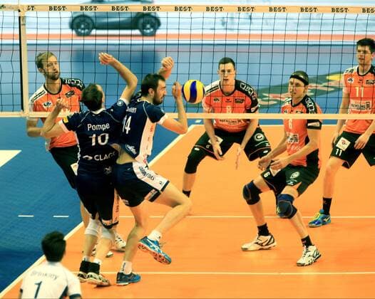 GER, DVV-Pokal, BR VOLLEYS VS. SVG LUENEBURG 10.11.2016, Max Schmeling Halle, Berlin, GER, DVV-Pokal, BR VOLLEYS VS. SVG LUENEBURG, im Bild Paul Carroll (BR Volleys 12), Felix Fischer (BR Volleys 6), Graham Vigrass (BR Volleys 8), Matthias Pompe (Lueneburg 10), Michel Schlien (Lueneburg 14) nordphotox xEngler