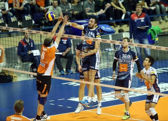 GER, DVV-Pokal, BR VOLLEYS VS. SVG LUENEBURG 10.11.2016, Max Schmeling Halle, Berlin, GER, DVV-Pokal, BR VOLLEYS VS. SVG LUENEBURG, im Bild Felix Fischer (BR Volleys 6), Michel Schlien (Lueneburg 14) nordphotox xEngler