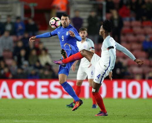 England s Nathaniel Chalobah tussles with Italy s Andreas Petagna during the Under 21 International Friendly Länderspiel match at the St Mary s Stadium, Southampton. Picture date November 10th, 2016 Pic David Klein Sportimage EDITORIAL USE ONLY. No use with unauthorised audio, video, data, fixture lists, club league logos or live services. Online in-match use limited to 120 images, no video emulation. No use in betting, games or single club league player publications.