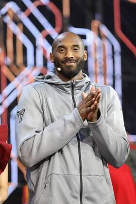 Bilder des Tages - SPORT NBA Basketball Herren USA star Kobe Bryant attends a gala for the Tmall 11.11 Global Shopping Festival 2016 in Shenzhen city, south China s Guangdong province, 10 November 2016. Kobe Bryant shows up to preheat Tmall 11.11 Global Shopping Festival  20161110_62744