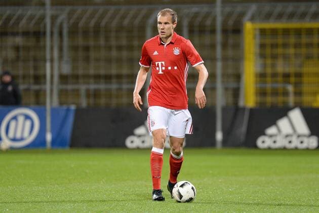 v.li.: Holger Badstuber (Bayern München, FCB, 3) Freisteller, Einzelbild, Aktion, Action ,, Fussball, Regionalliga Bayern, FC Bayern München II - SV Seligenporten, xslx