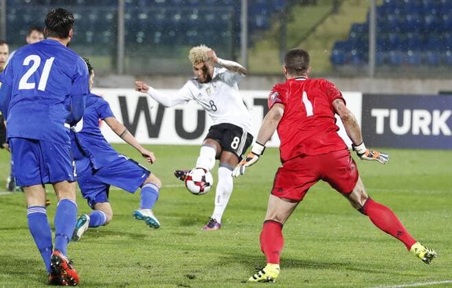 Serge GNABRY, DFB 8 Torschuss, schiesst das Tor zum 2-0 GERMANY - SAN MARINO World Cup Qualifikation am November 11, 2016 in San Marino, Italy WM-Quali, Quali,