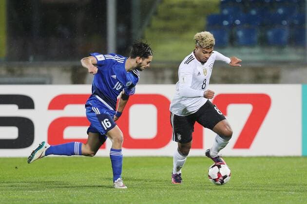 l-r: im Zweikampf, Aktion, mit Davide Cesarini 16 (San Marino) und Serge Gnabry 8 (Deutschland), San Marino vs. Deutschland, Fussball, WM-Qualifikation, 11.11.2016 , San Marino Copyright: xKolbert Eibner-Pressefotox EP_CKT