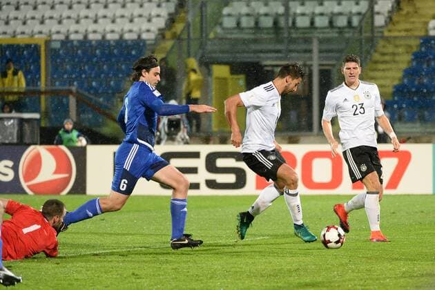 Fussball, Herren, Saison 2016 17, WM-Qualifikation (Gruppe C, 4. Spieltag) in San Marino, San Marino - Deutschland, Sami Khedira (Nr. 6, Deutschland) erzielt das Tor zum 1:0, 11.11.16,