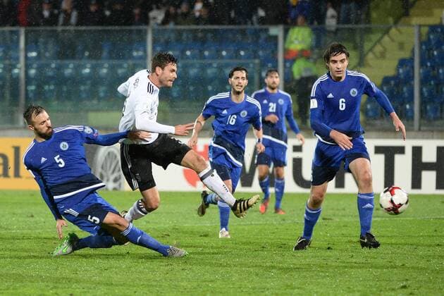 Fussball, Herren, Saison 2016 17, WM-Qualifikation (Gruppe C, 4. Spieltag) in San Marino, San Marino - Deutschland, Jonas Hector (Nr. 3, Deutschland) erzielt das Tor zum 3:0, 11.11.16,