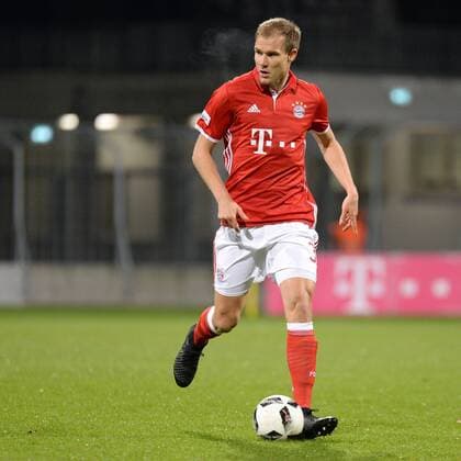v.li.: Holger Badstuber (Bayern München, FCB, 3) Freisteller, Einzelbild, Aktion, Action, Fussball, Regionalliga Bayern, FC Bayern München II - SV Seligenporten, xslx