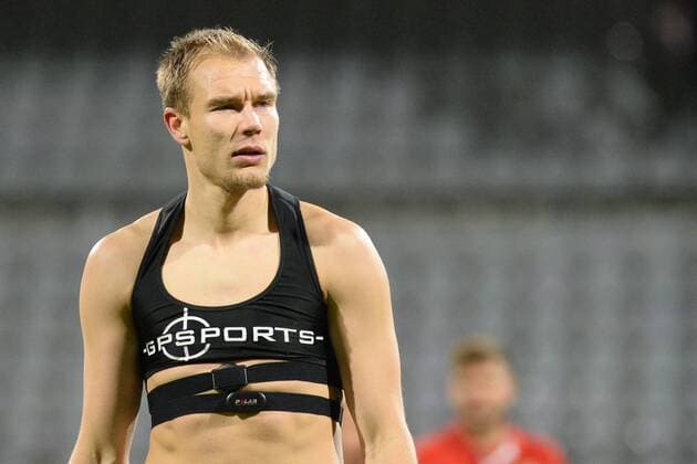 v.li.: Holger Badstuber (Bayern München, FCB, 3) nach Spielende ohne Trikot, Fussball, Regionalliga Bayern, FC Bayern München II - SV Seligenporten, xslx