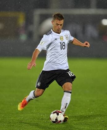 11.11.2016, Fussball WM-Qualifikation Europa, 4. Spieltag Gruppe C, Republik San Marino - Deutschland, im Stadio Olimpico in Serravalle, San Marino. Joshua Kimmich (Deutschland) am Ball. 