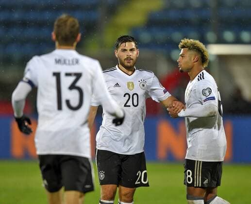 11.11.2016, Fussball WM-Qualifikation Europa, 4. Spieltag Gruppe C, Republik San Marino - Deutschland, im Stadio Olimpico in Serravalle, San Marino. v.l. Thomas Müller (Deutschland), Kevin Volland (Deutschland) und Serge Gnabry (Deutschland) 