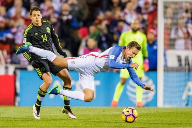 USA s Matt Besler (5) during the Men s International Soccer World Cup Qualifier match between Mexico and the United States at MAPFRE Stadium on Nov 11, 2016 in Columbus, OH. CSM Soccer 2016: Mexico vs United States NOV 11 - ZUMAc04_ 20161111_zaf_c04_214