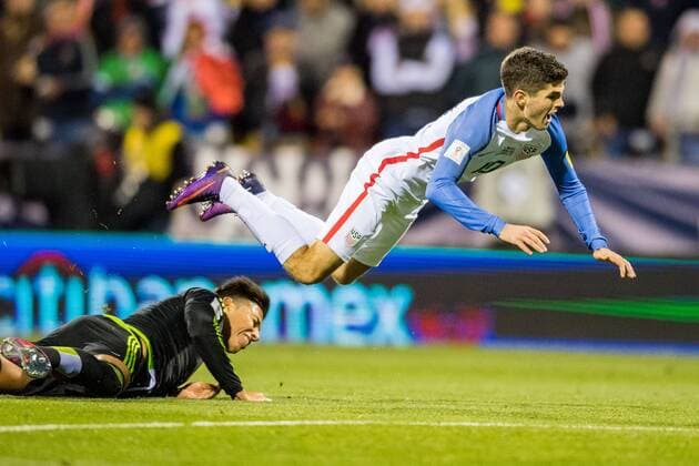 USA s Christian Pulisic (10) during the Men s International Soccer World Cup Qualifier match between Mexico and the United States at MAPFRE Stadium on Nov 11, 2016 in Columbus, OH. CSM Soccer 2016: Mexico vs United States NOV 11 - ZUMAc04_ 20161111_zaf_c04_234