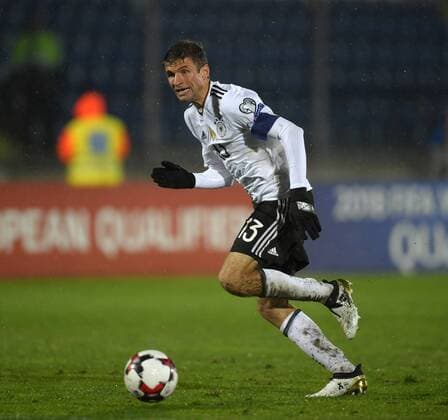 11.11.2016, Fussball WM-Qualifikation Europa, 4. Spieltag Gruppe C, Republik San Marino - Deutschland, im Stadio Olimpico in Serravalle, San Marino. Thomas Müller (Deutschland) am Ball. 
