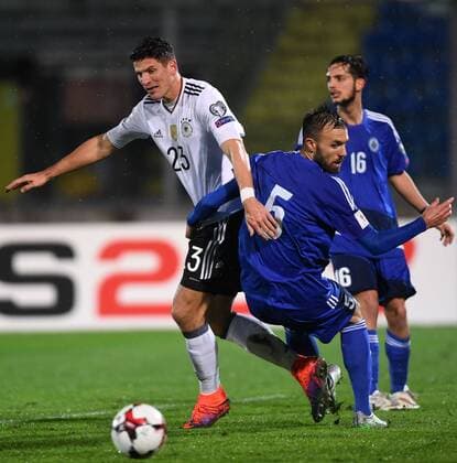 SAN MARINO, Nov. 11, 2016 -- Germany s Mario Gomez (L) vies for the ball with San Marino s Matteo Vitaioli during their 2018 World Cup Group C qualifying soccer match at the Serravalle stadium in San Marino, Nov. 11, 2016. Germany won 8-0. ) (SP)SAN MARINO-FOOTBALL FIFA World Cup WM Weltmeisterschaft Fussball QUALIFIER-GERMANY VS SAN MARINO AlbertoxLingria 