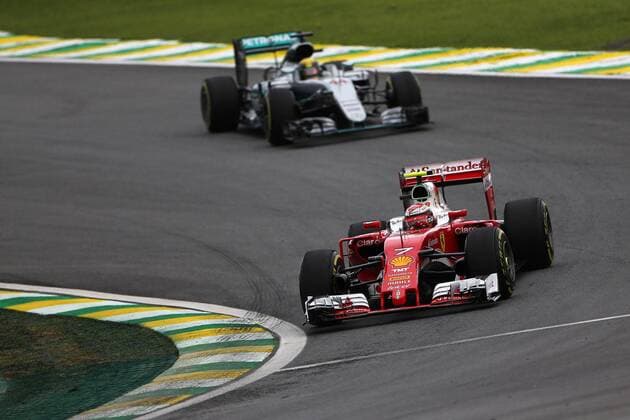 Formel 1, GP Brasilien Brazilian Grand Prix, Sao Paulo 10 - 13 November 2016 12.11.2016 - Free Practice 3, Kimi Raikkonen (FIN) Scuderia Ferrari SF16-H and Lewis Hamilton (GBR) Mercedes AMG F1 W07 Hybrid 