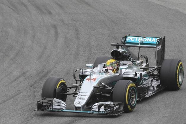 British driver Lewis Hamilton from Mercedes in action during the third free practice of Brazil s Formula One Grand Prix at Interlagos race track in Sao Paulo, Brazil, 12 November 2016. The GP will be celebrated tomorrow 13 November. BRAZIL S FORMULA ONE GRAND RPIX !ACHTUNG: NUR REDAKTIONELLE NUTZUNG!  SAO001 20161112-636145678643658458