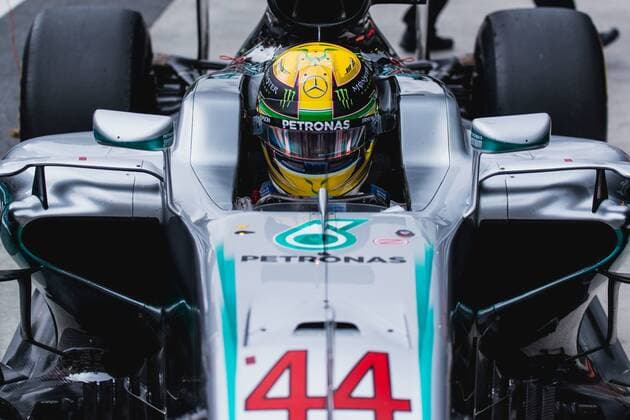 Bilder des Tages - SPORT Formel 1, GP Brasilien Brazil Grand Prix Formula 1 2016 SÃO PAULO, SP - 12.11.2016: BRAZIL GRAND PRIX FORMULA 1 2016 - Lewis Hamilton (GBR) Mercedes AMG Petronas F1 Team after qualifying the Brazil Grand Prix Formula 1 2016 held at the Interlagos Circuit on Saturday. (Photo: Victor Eleutério Fotoarena) x1229346x  VictorxEleutério