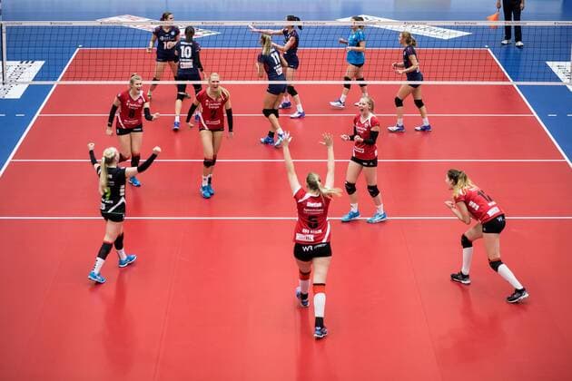 Berlin, Deutschland, 12.11.2016: Volleyball Frauen Bundesliga Saison 2016 2017 - Koepenicker SC - VC Wiesbaden. Jubel Köpenicker SC.