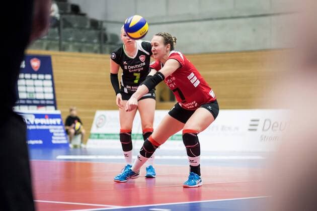 Berlin, Deutschland, 12.11.2016: Volleyball Frauen Bundesliga Saison 2016 2017 - Koepenicker SC - VC Wiesbaden. Pia Riedel (Köpenick 17)