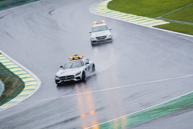 Grande Pr?mio do Brasil de F?rmula 1 2016 SÃO PAULO, SP - 13.11.2016: GRANDE PRÊMIO DO BRASIL DE FÓRMULA 1 2016 - Cars organization parading during the Brazil Grand Prix Formula 1 in 2016 held at the Interlagos Circuit on Sunday. (Photo: Victor Eleutério Fotoarena) x1229400x  VictorxEleutério