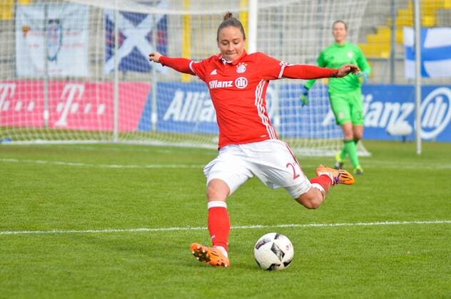 Gina Lewandowski (FC Bayern Muenchen) München, Deutschland, 13.11.2016 - Fussball, Frauenfussball, FC Bayern München - 1. FFC Frankfurt, Fussball, Frauenfussball, FC Bayern München - 1. FFC Frankfurt, xKLx