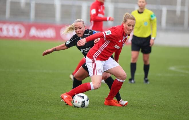 13.11.2016 xcex Deutschland, Frankfurt, Fussball, Frauenfussball Allianz Frauen-Bundesliga Saison 2016 2017 FC Bayern München gegen 1. FFC Frankfurt Melanie Behringer (München) gegen Mandy Islacker (Frankfurt)