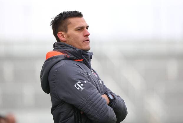 13.11.2016 xcex Deutschland, Frankfurt, Fussball, Frauenfussball Allianz Frauen-Bundesliga Saison 2016 2017 FC Bayern München gegen 1. FFC Frankfurt Trainer Thomas Wörle (München) an der Seitenlinie