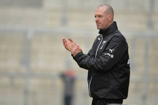 Matt Ross, Trainer (1. FFC Frankfurt), Einzelbild, muntert sein Team auf, FC Bayern Muenchen Frauen vs 1. FFC Frankfurt 13.11.16