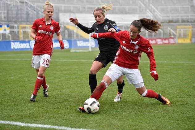Leonie Maier (FC Bayern Muenchen - Frauenfussball), Kathrin Hendrich (1. FFC Frankfurt), Sara Daebritz (FC Bayern Muenchen - Frauenfussball), v.li., Aktion, FC Bayern Muenchen Frauen vs 1. FFC Frankfurt 13.11.16