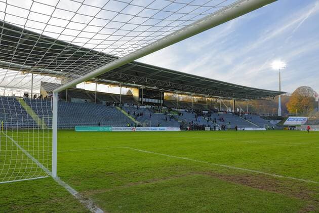 Fußball, Stadiongeschichte Wuppertaler SV Stadion Am Zoo in Wuppertal, Fussballtor, Tornetz, Spielfeld, Rasen, Zuschauertribuene, Flutlichtanlage, Flutlichtmast, Fussball, Regionalliga West, 2016 2017, Wuppertaler SV gegen Borussia Moenchengladbach U23 0:0 Fussball, Regionalliga West, 2016 2017, Wuppertaler SV gegen Borussia Moenchengladbach U23 0:0, Stadion Am Zoo in Wuppertal, Fussballtor, Tornetz, Spielfeld, Rasen, Zuschauertribuene, Flutlichtanlage, Flutlichtmast, sports, football, Regional League West, 2016 2017, Wuppertaler SV vs Borussia Moenchengladbach U23 0:0, Stadium Am Zoo in Wuppertal, soccer goal, goal net, pitch, playing field, grand stand, floodlights, flood light pole