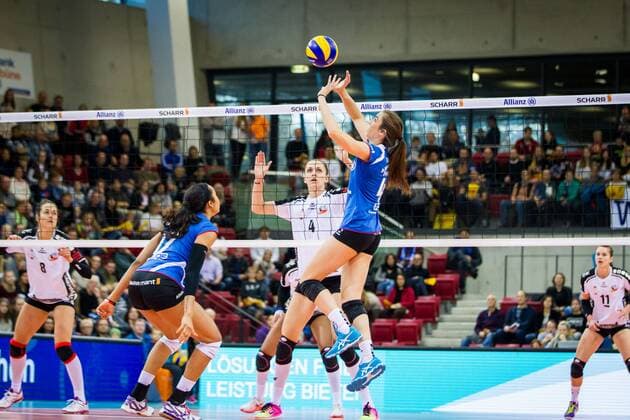 Zuspiel Valerie Nichol (4 MTV); Volleyball Bundesliga: Allianz MTV Stuttgart vs VfB 91 Suhl, SCHARRena, Stuttgart Germany, 20161113; Stuttgart Copyright: xWuechnerx xEibner-Pressefotox EP_nwr