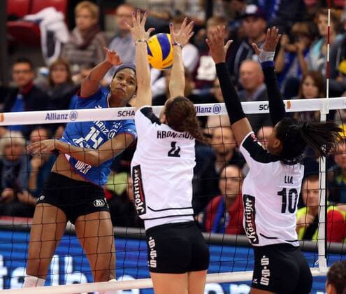 Stuttgart Volleyball Allianz MTV Stuttgart vs. VfB 91 Suhl, links Aiyana Whitney (Allianz)