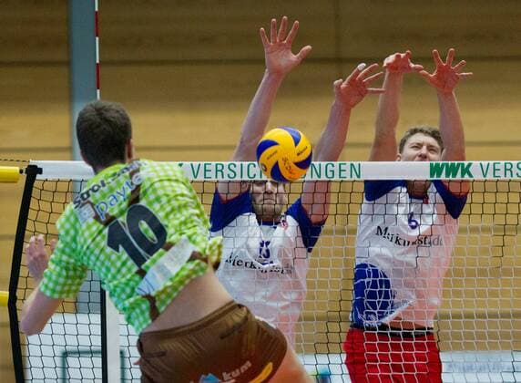 Blockabwehr von Christian DUENNES (DÜNNES) ( 16, RHM) und Robert Adrian ACIOBANITEI ( 6, RHM) (rechts). Volleyball, TSV Herrsching (HER) - United Volleys Rhein-Main (RHM), Bundesliga, 5.Spieltag, Saison 2016 2017, am 13.11.2016 in Herrsching N I K O L A U S H A L L E Deutschland. x20161113_312x