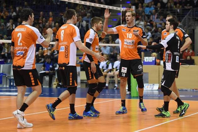Volleyball, Herren, Saison 2016 17, 1. Bundesliga, 4. Spieltag, BR Volleys - TSG Solingen Volleys, Jubel nach einem Punktgewinn bei den BR Volleys, 13.11.16,