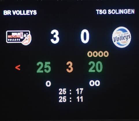 Volleyball, Herren, Saison 2016 17, 1. Bundesliga, 4. Spieltag, BR Volleys - TSG Solingen Volleys, Anzeigetafel mit 3:0-Endstand, 13.11.16,