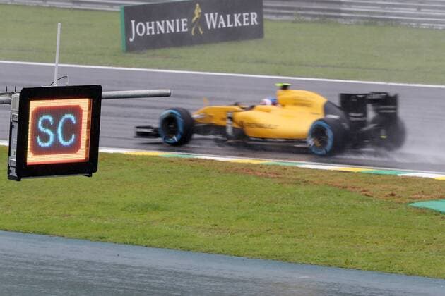 Grande Pr?mio do Brasil de F?rmula 1 2016 SÃO PAULO, SP - 13.11.2016: GRANDE PRÊMIO DO BRASIL DE FÓRMULA 1 2016 - Jolyon Palmer (ING) Renault F1 Team goes through the Safety Car board during the Brazil Grand Prix Formula 1 in 2016 held at the Interlagos Circuit on Sunday. (Photo: Rodolfo Buhrer La Imagem Fotoarena) x1229528x  RodolfoxBuhrer
