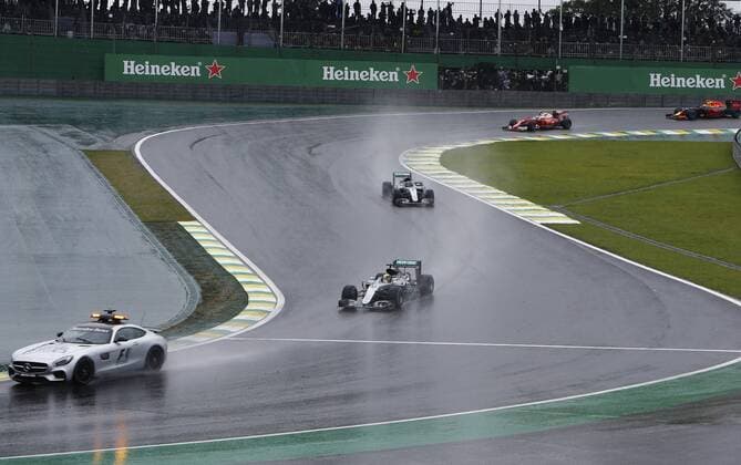 Grande Pr?mio do Brasil de F?rmula 1 2016 SÃO PAULO, SP - 13.11.2016: GRANDE PRÊMIO DO BRASIL DE FÓRMULA 1 2016 - Starting with Safety Car during the Brazil Grand Prix Formula 1 in 2016 held at the Interlagos Circuit on Sunday. (Photo: Rodolfo Buhrer La Imagem Fotoarena) x1229529x  RodolfoxBuhrer